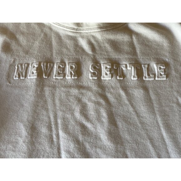 Fabletics Womens White Cropped Sweatshirt "Never Settle" Embossed Text Size M - Picture 2 of 12